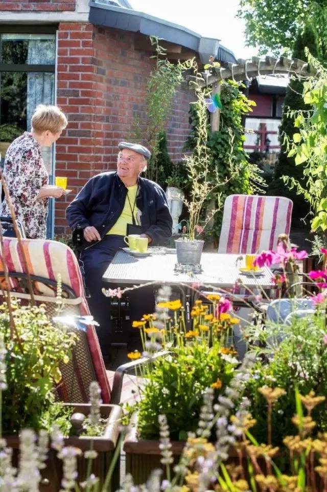 这里的养老村惊呆啦!(深度分享)开元棋牌app我第一次到德国被(图4) 这里的养老村惊呆啦!(深度分享)开元棋牌app我第一次到德国被(图4)