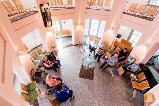 这里的养老村惊呆啦!(深度分享)开元棋牌app我第一次到德国被(图5) 这里的养老村惊呆啦!(深度分享)开元棋牌app我第一次到德国被(图5)